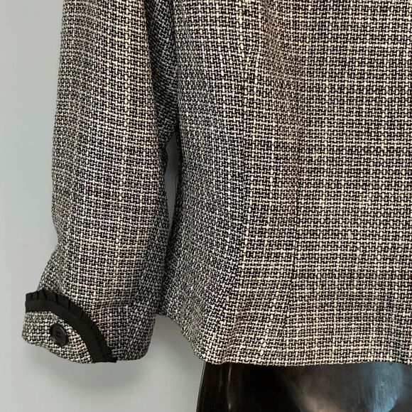 Cynthia Howie Women's Black Tweed Crop Silk Button Blazer Jacket Size Petite 4P - Picture 8 of 8